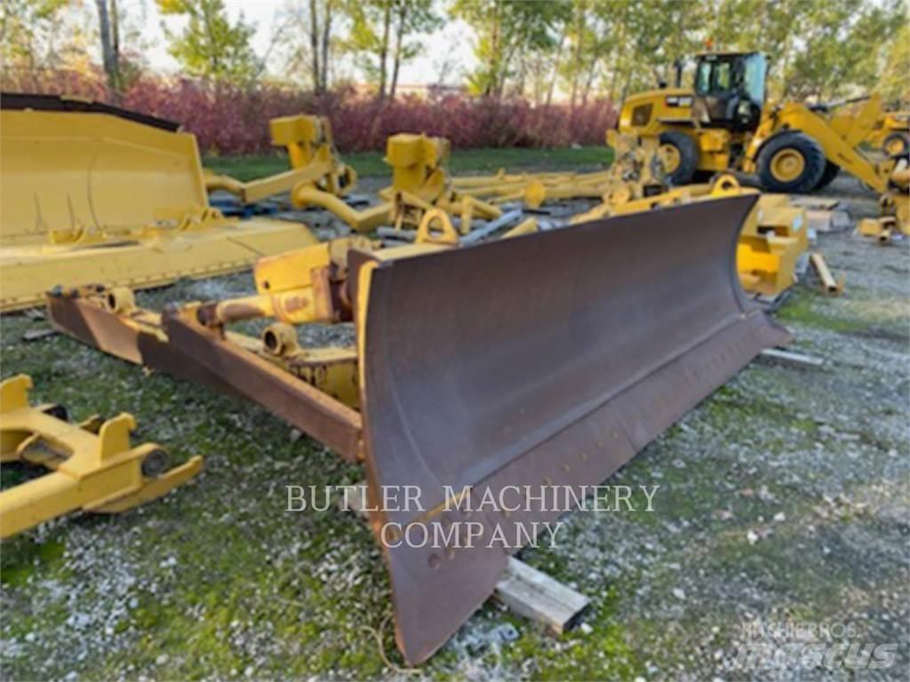 CAT D7 A BLADE Blades