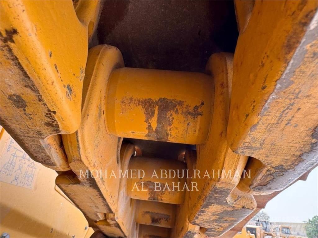 CAT D8-19 Crawler dozers