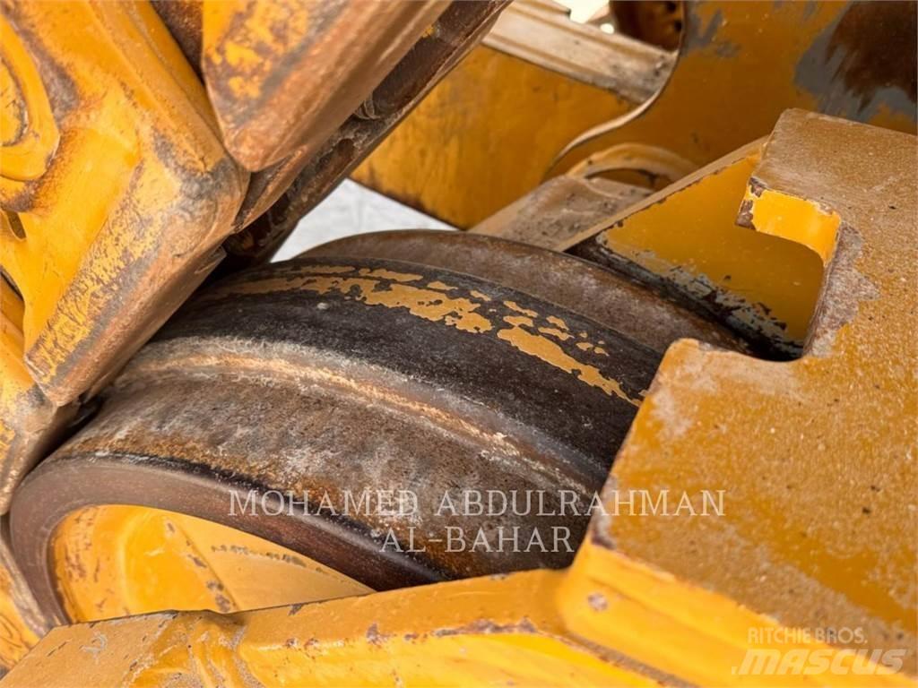 CAT D8-19 Crawler dozers