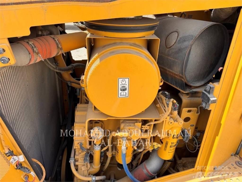 CAT D8T Crawler dozers