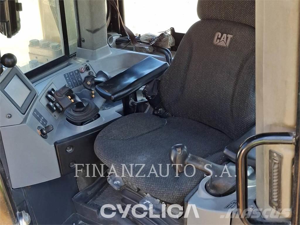 CAT D8T Crawler dozers