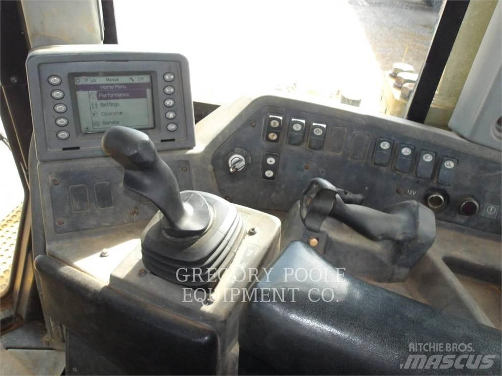 CAT D8T Crawler dozers