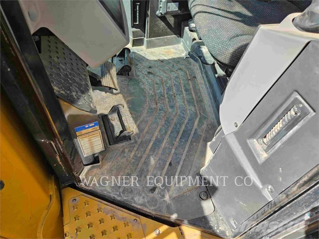 CAT D8T Crawler dozers