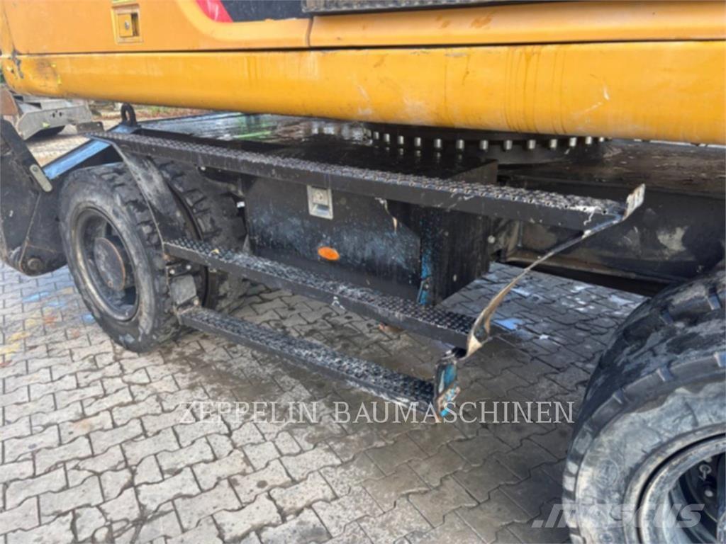 CAT MH3022 Demolition excavators