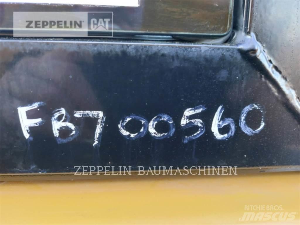 CAT MH3024-06C Demolition excavators