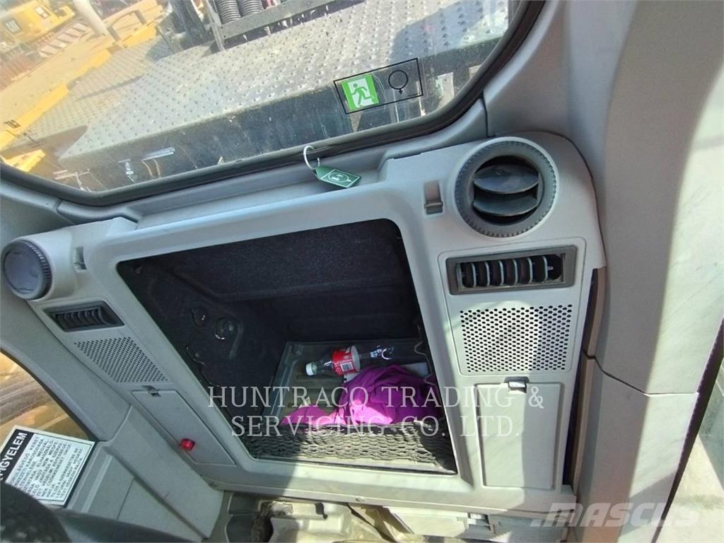 CAT MH3024-07 Wheeled excavators