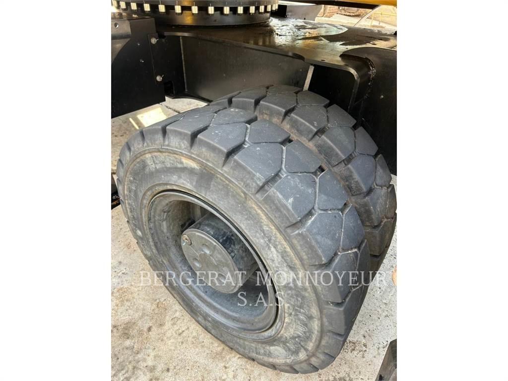 CAT MH3024-1 Wheeled excavators