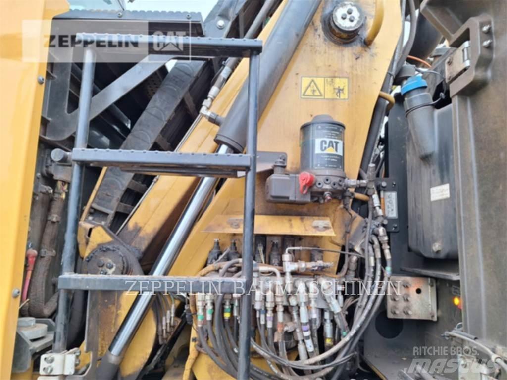 CAT MH3026-06C Demolition excavators