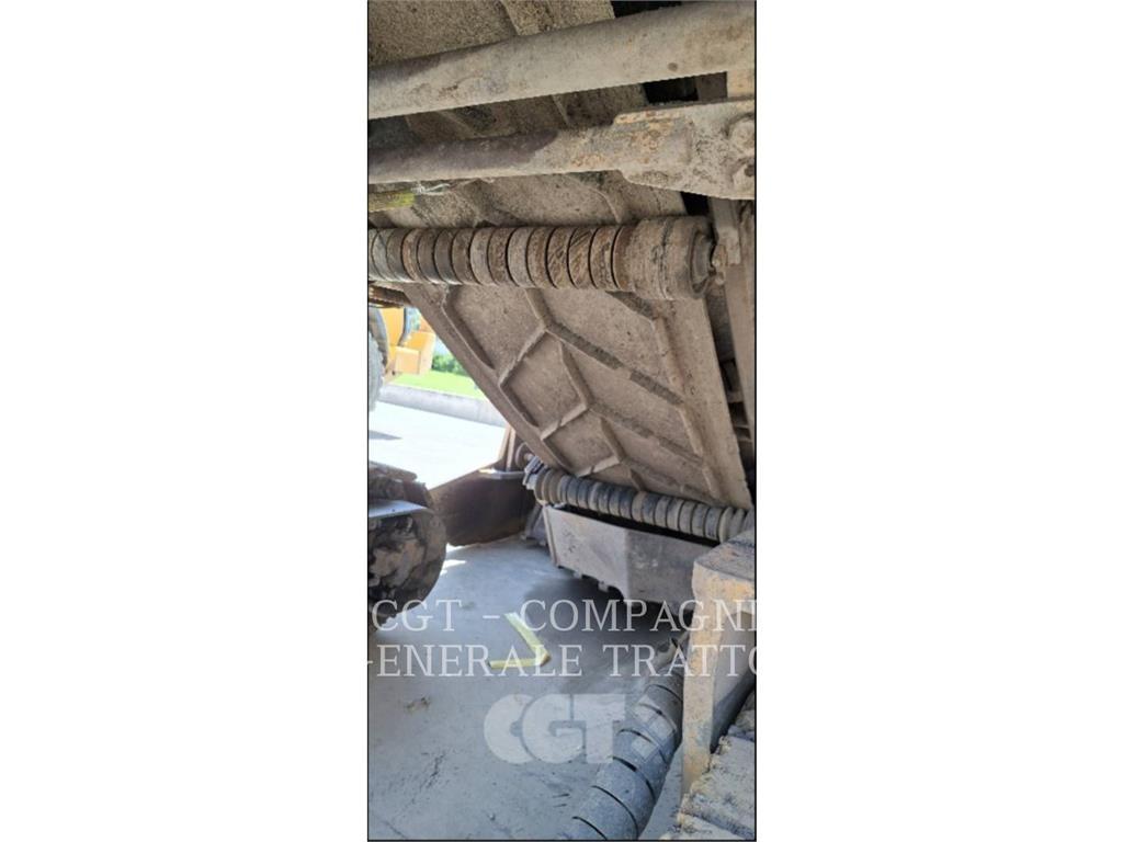 CAT PM200 Asphalt cold milling machines