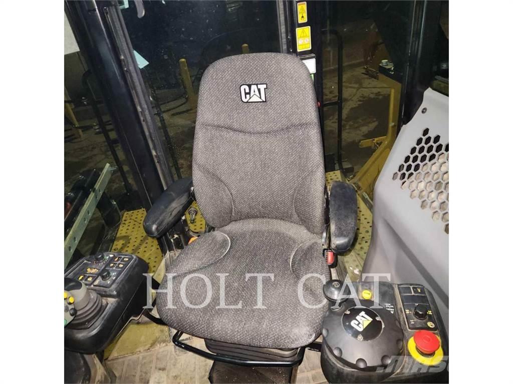 CAT RM400 CAB Asphalt recyclers