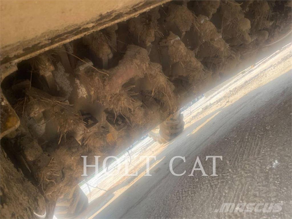 CAT RM400 CAB Asphalt recyclers