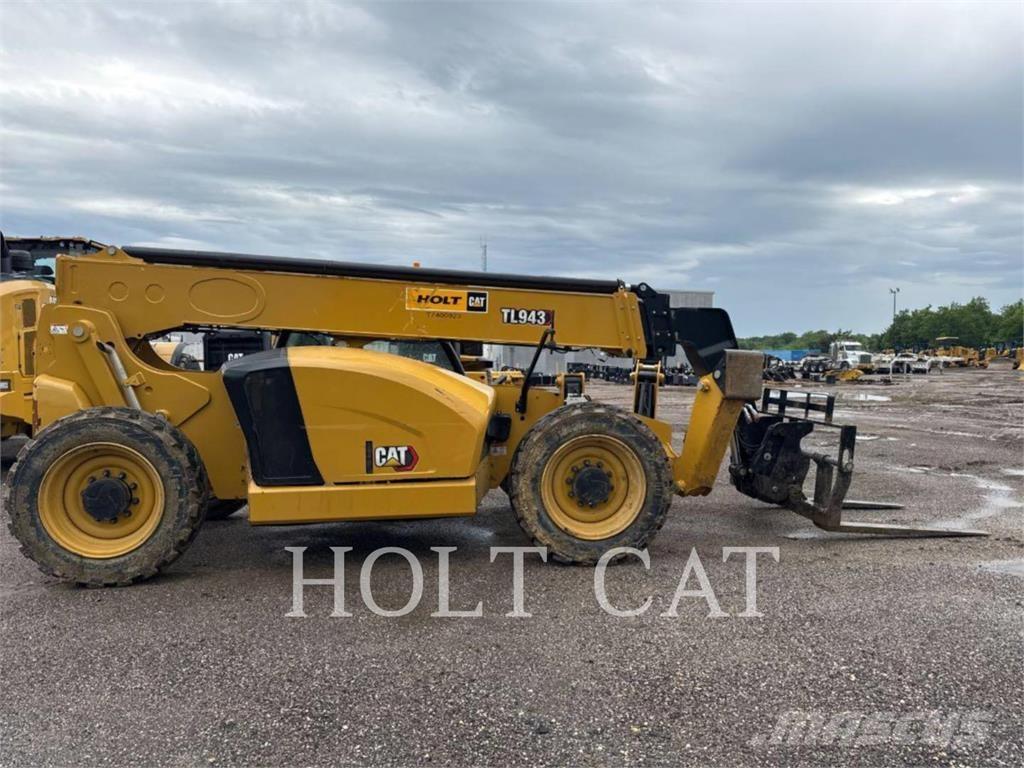 CAT TL943 Telescopic handlers
