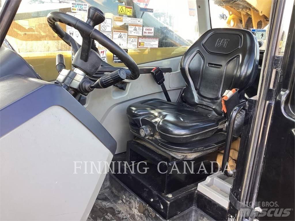 CAT TL943D Telescopic handlers