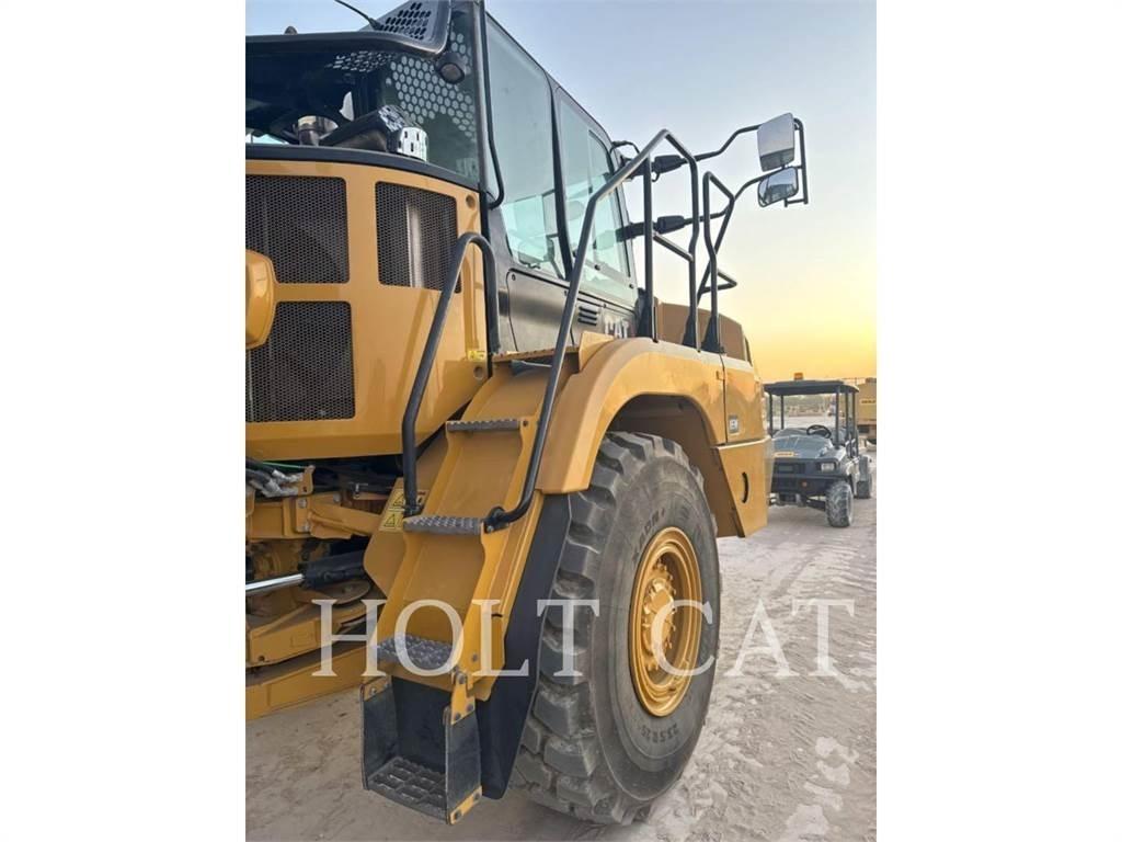 CAT W00 725 Tanker trucks