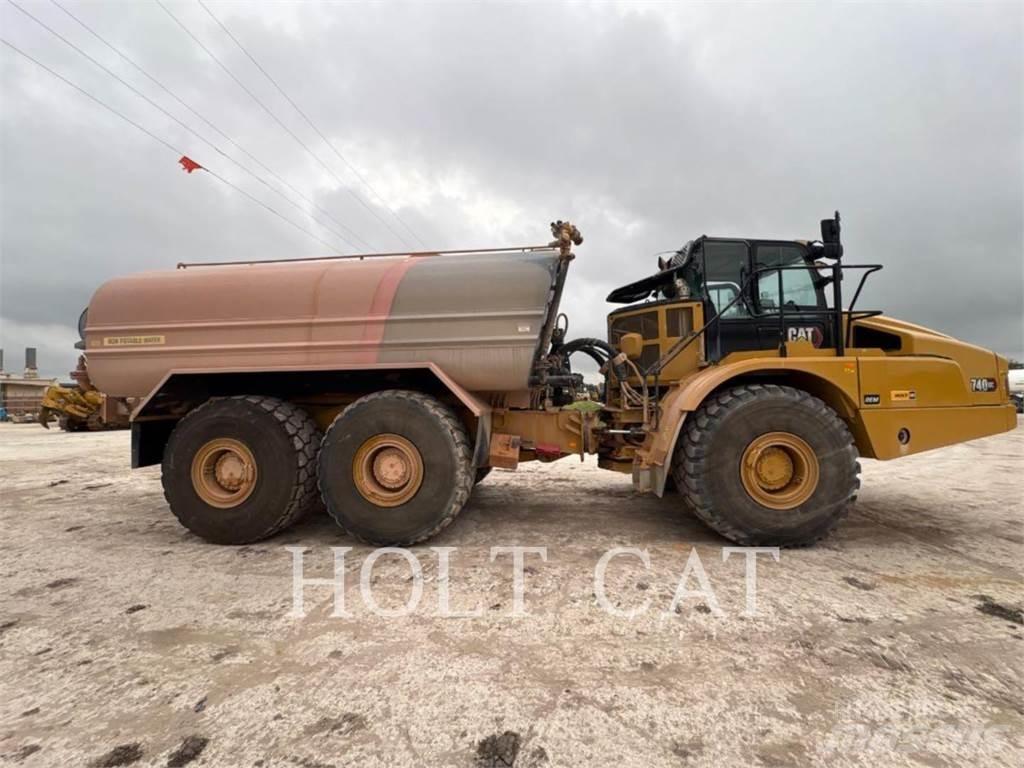 CAT W00 740GC Tanker trucks
