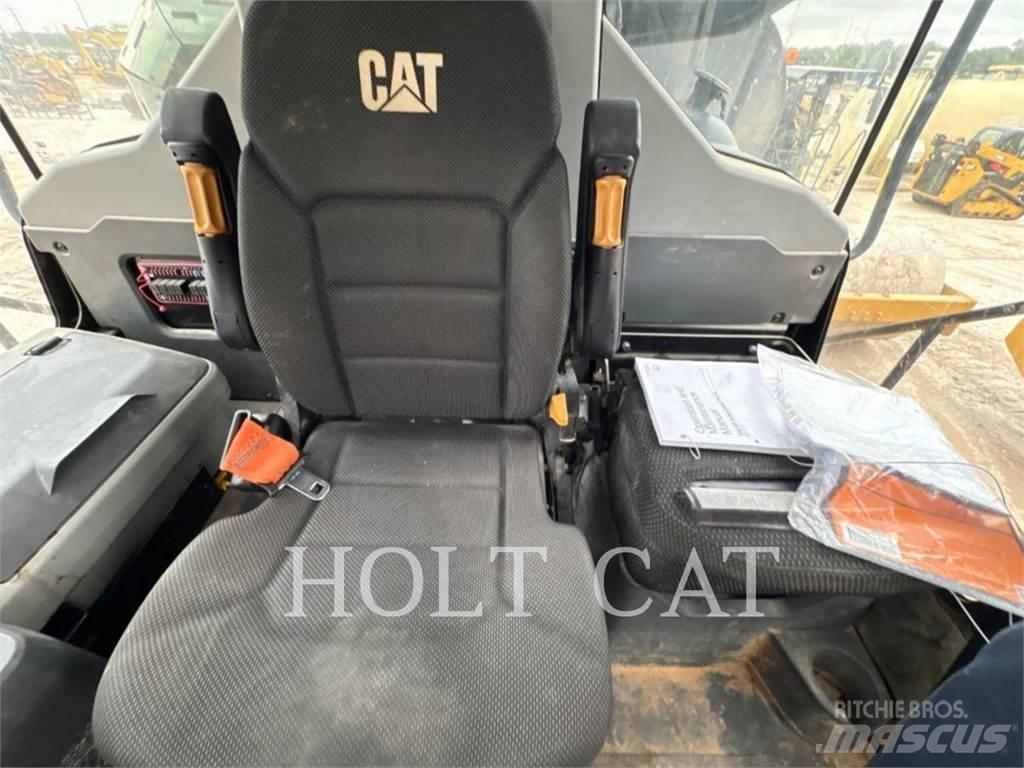 CAT W00 740GC Tanker trucks