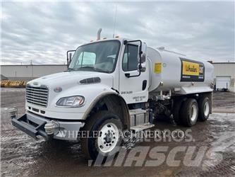 Freightliner WT4000 A Tanker trucks