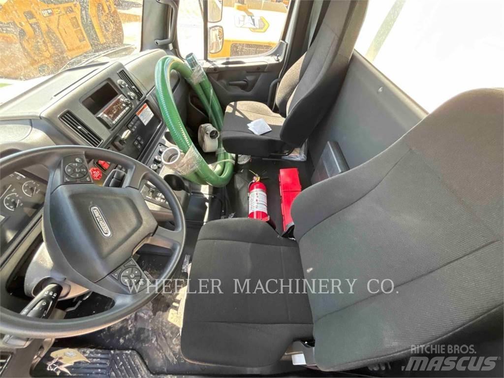 Freightliner WT4000 A Tanker trucks