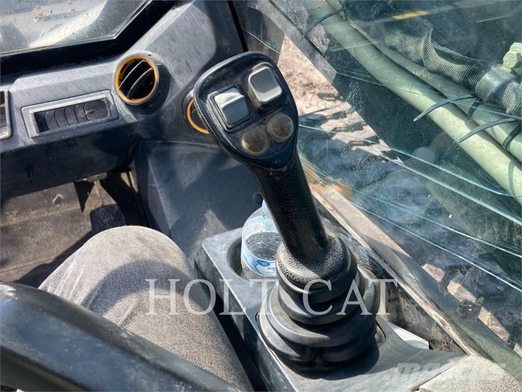 JCB 270T Crawler loaders