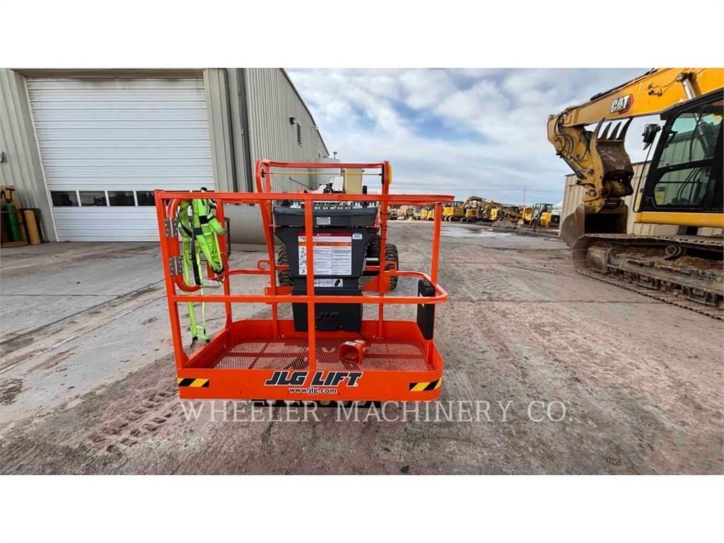 JLG 340AJ Articulated boom lifts