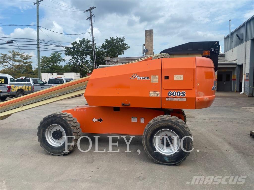 JLG 600S Articulated boom lifts