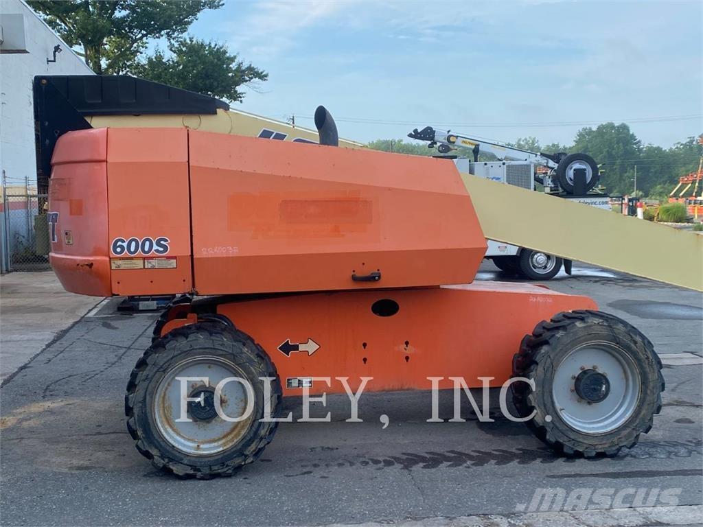 JLG 600S Articulated boom lifts