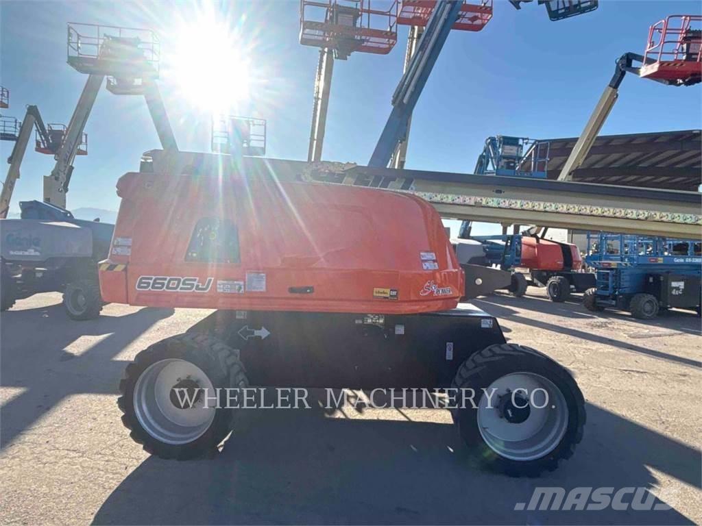 JLG 660SJ Articulated boom lifts