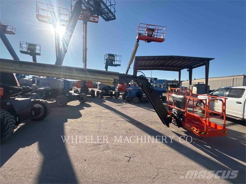 JLG 660SJ Articulated boom lifts