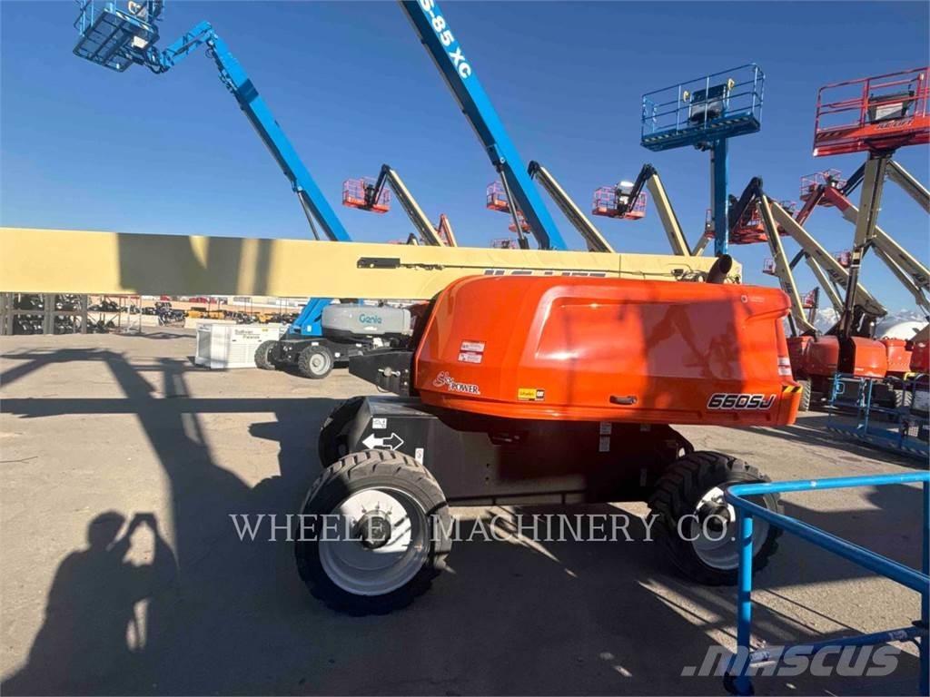 JLG 660SJ Articulated boom lifts