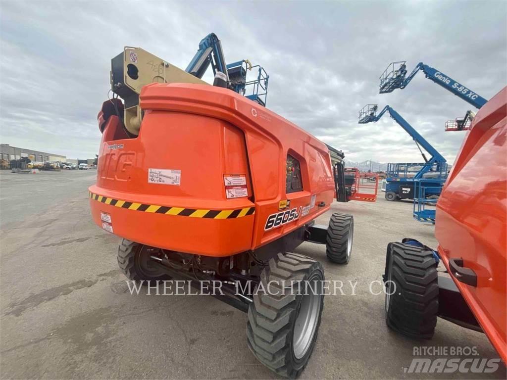 JLG 660SJ Articulated boom lifts