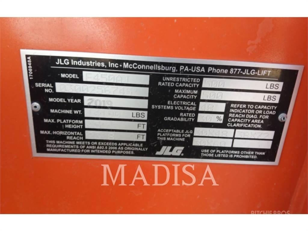 JLG E450AJ Articulated boom lifts