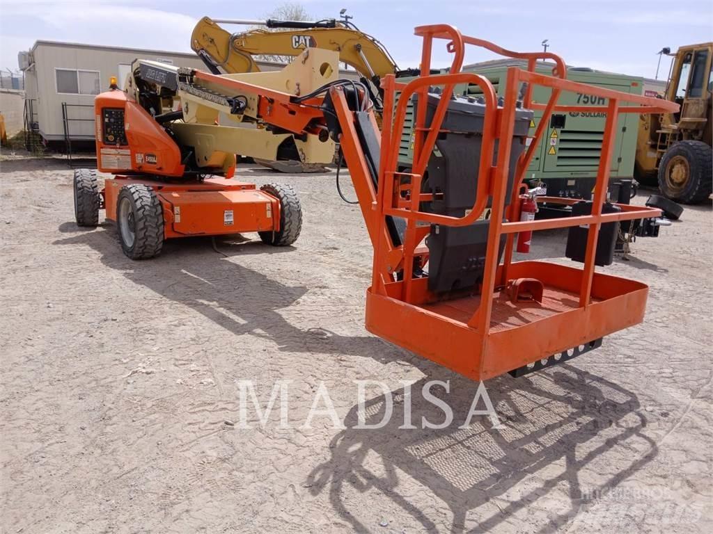 JLG E450AJ Articulated boom lifts