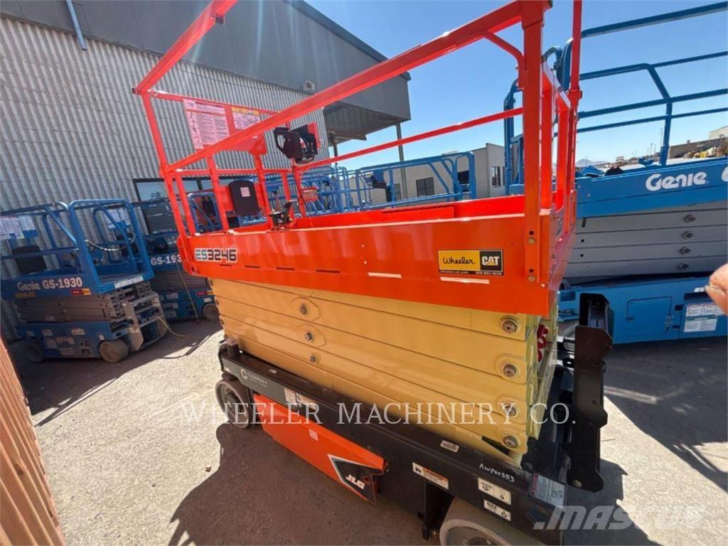 JLG ES3246 Scissor lifts