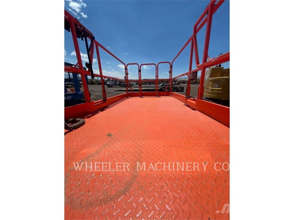 JLG RT3369 Scissor lifts