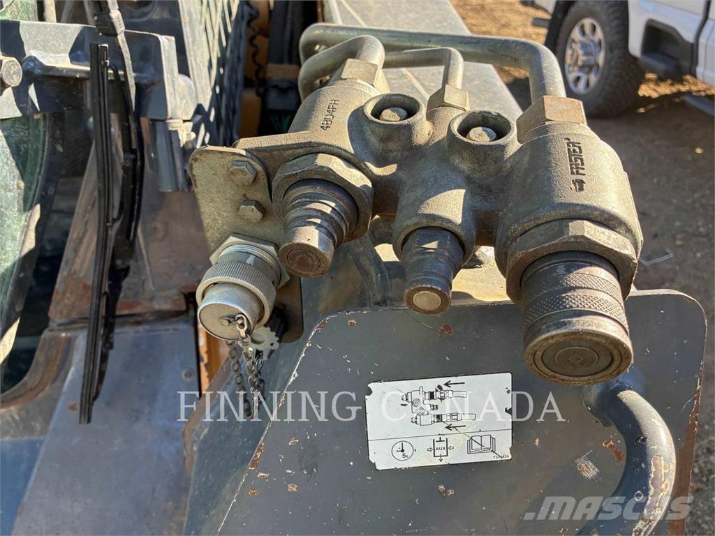 John Deere 333E Crawler loaders