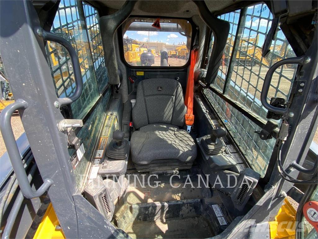 John Deere 333G Crawler loaders