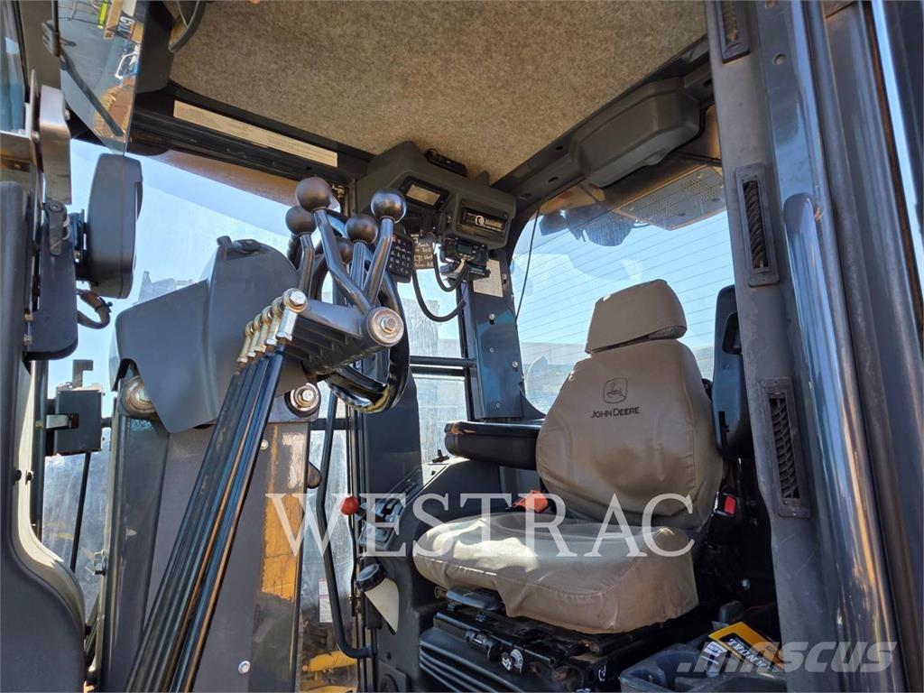 John Deere 670G Graders