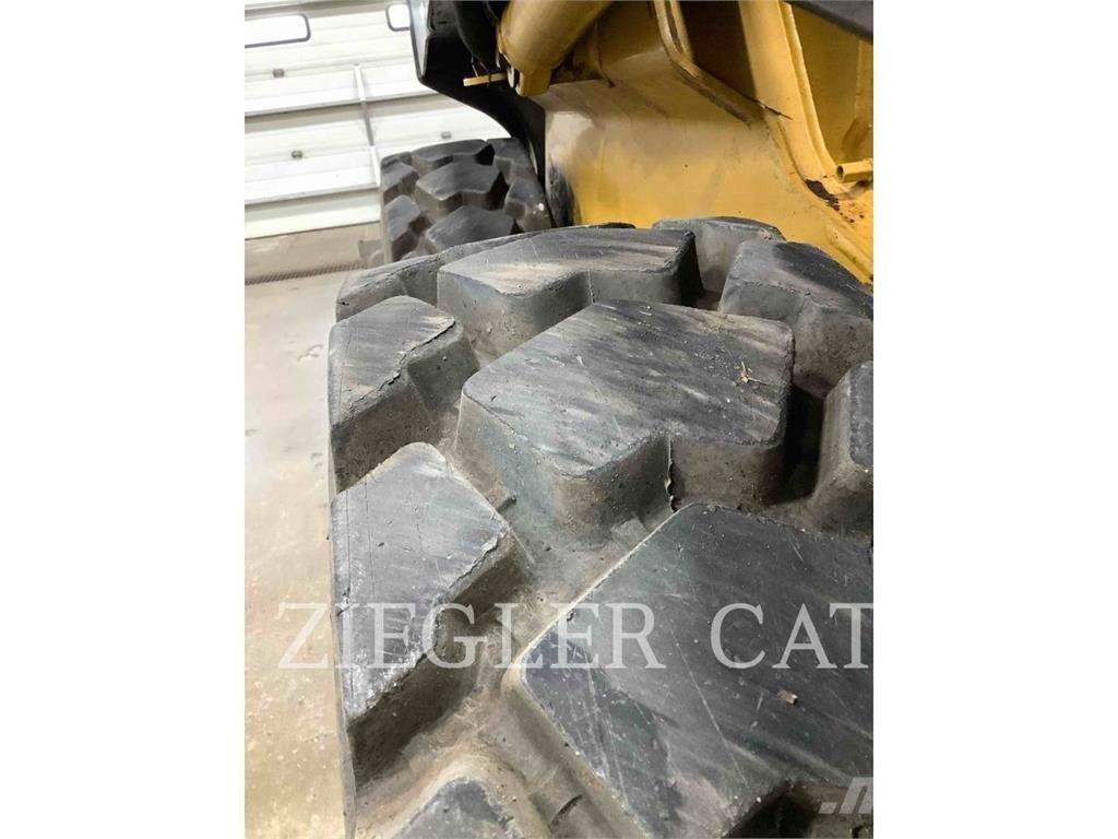John Deere & CO. 320 D Skid steer loaders