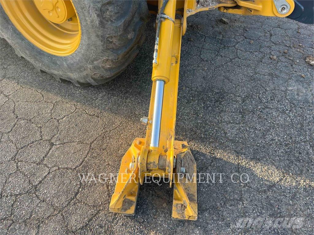 John Deere & CO. 320P Backhoe loaders