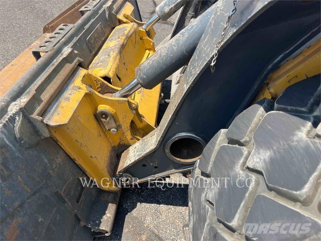 John Deere & CO. 324G Skid steer loaders