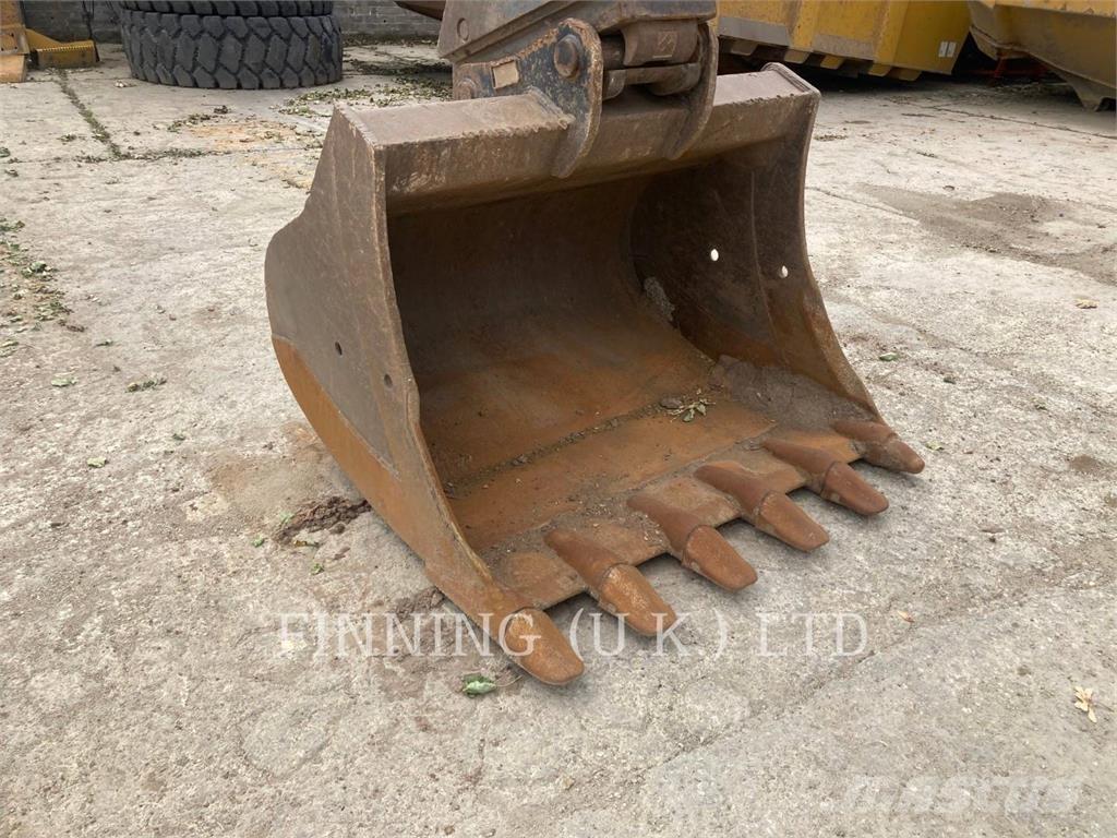 Komatsu PC210-11E0 Crawler excavators