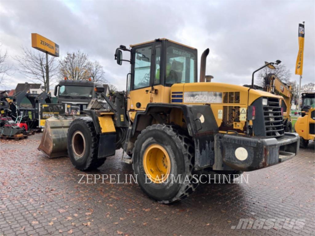 Komatsu WA250 Wheel loaders