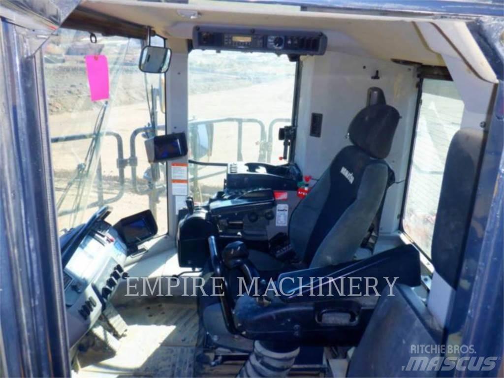 Komatsu WA900-8 Wheel loaders