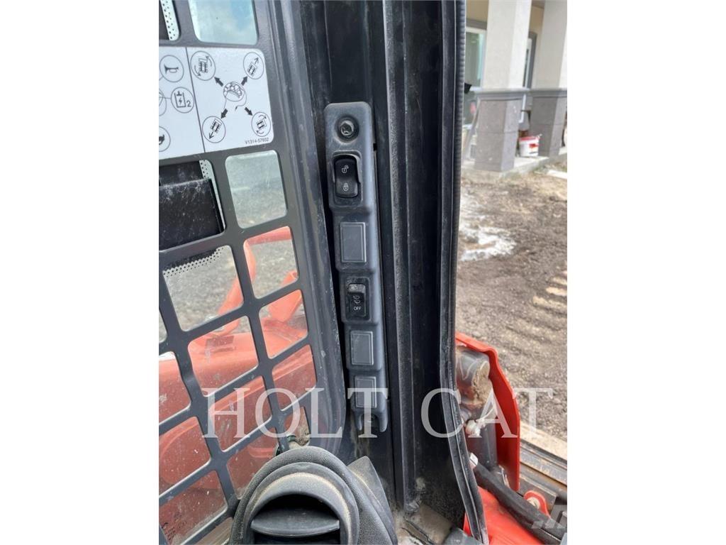 Kubota SSV75 Skid steer loaders