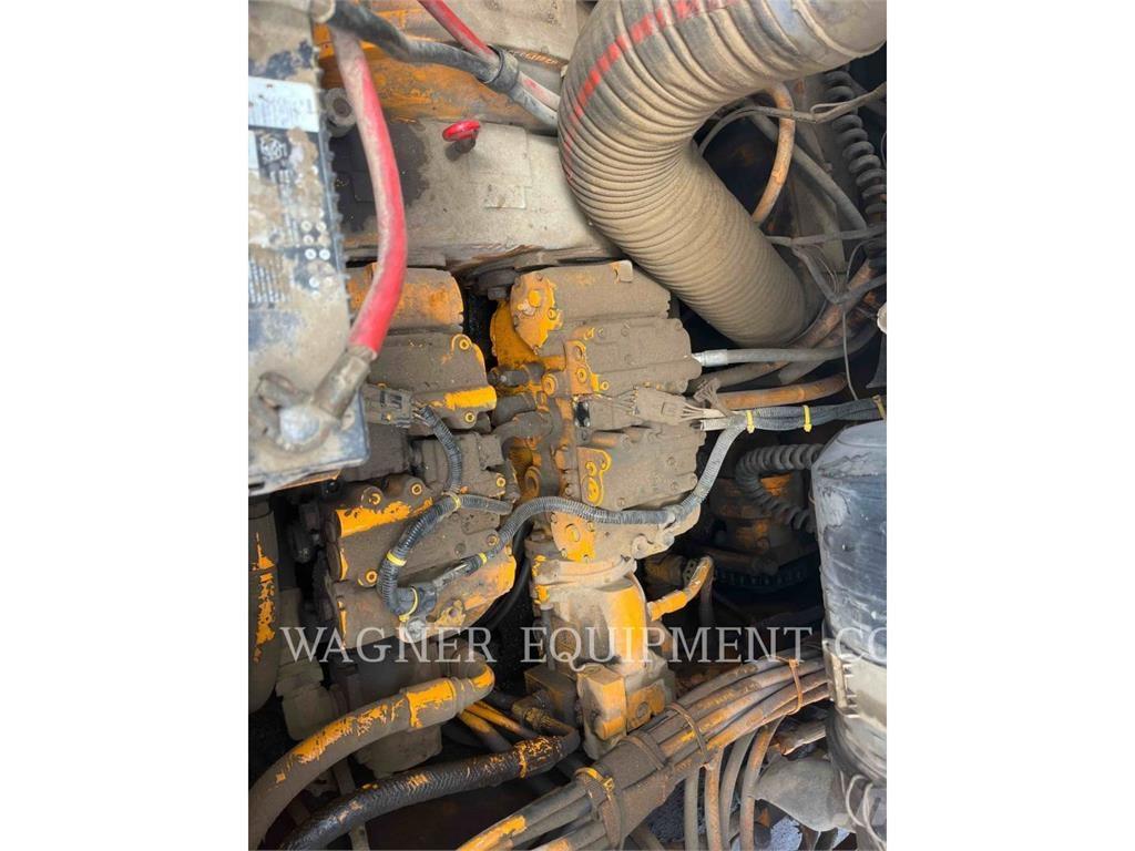 LeeBoy L8816 T Asphalt pavers