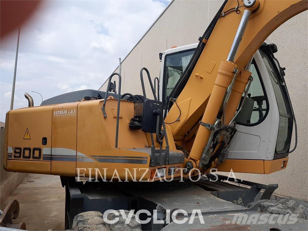 Liebherr A900 Wheeled excavators