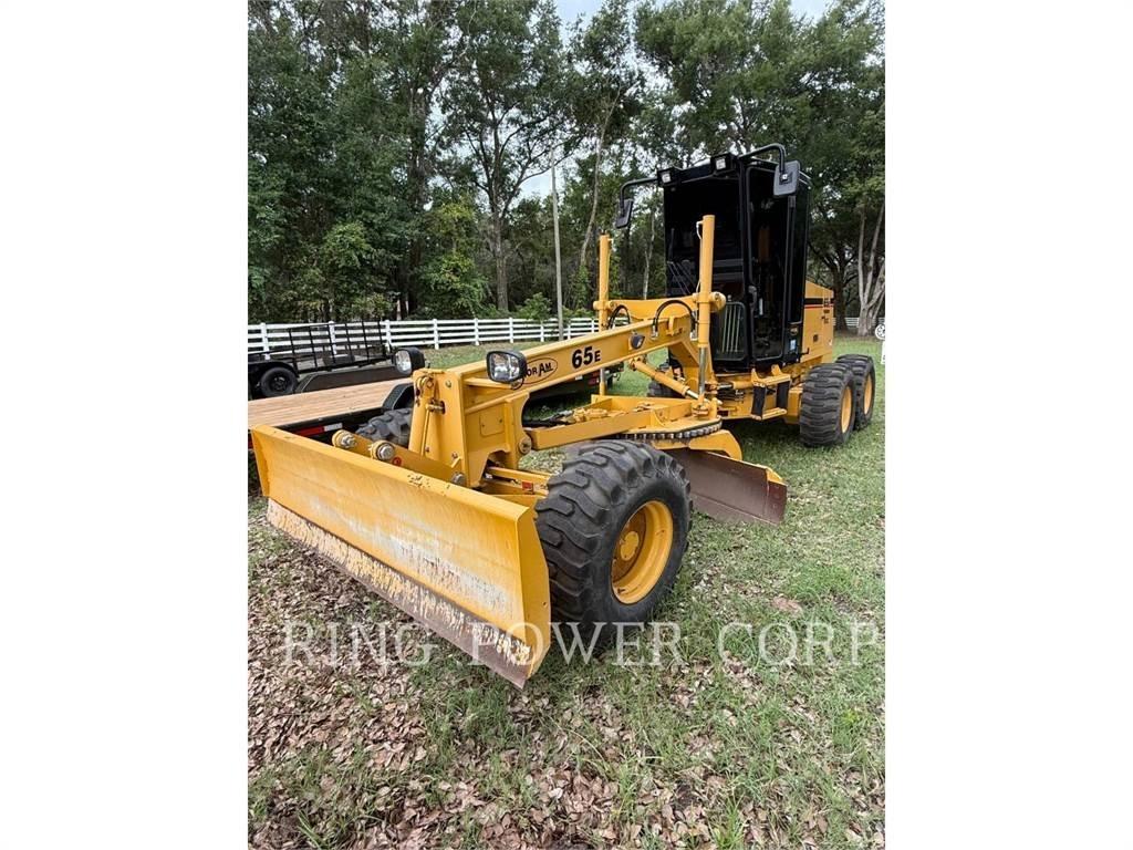 Noram 65E CAB Graders