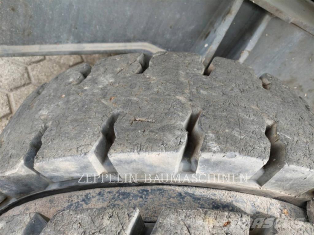 Sennebogen 818 Demolition excavators