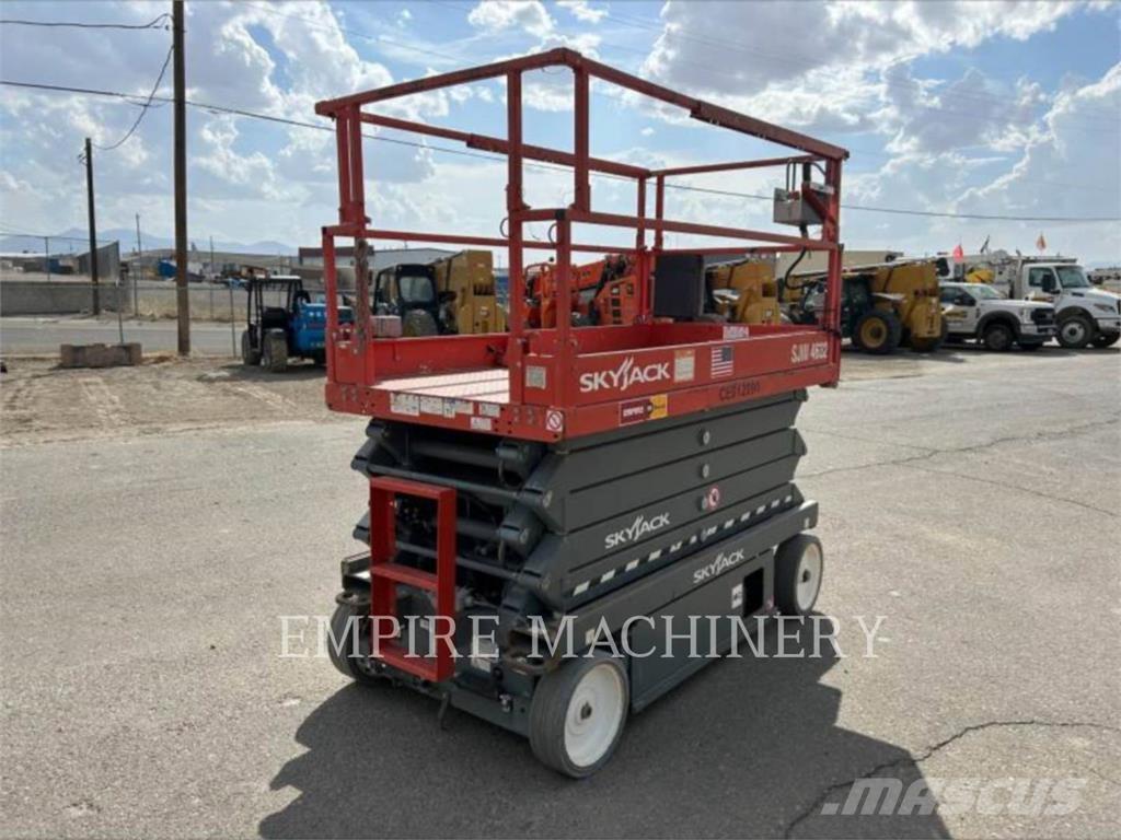 Skyjack 4632 Articulated boom lifts