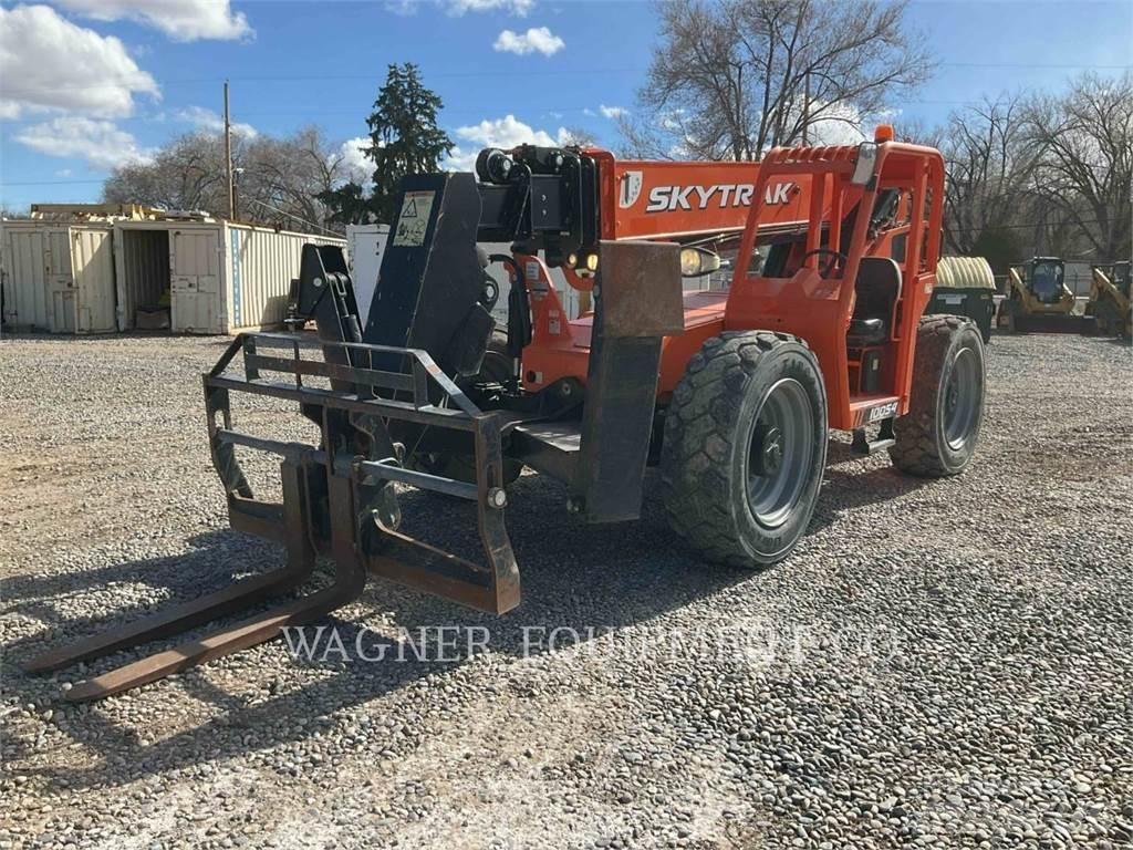 SkyTrak 10054 Telescopic handlers
